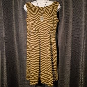 En Focus Tan & Black Patterned Dress